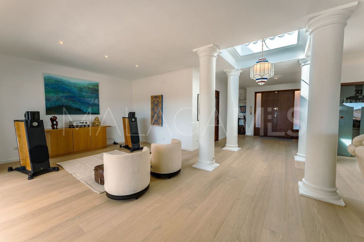 Villa for sale in Benahavis