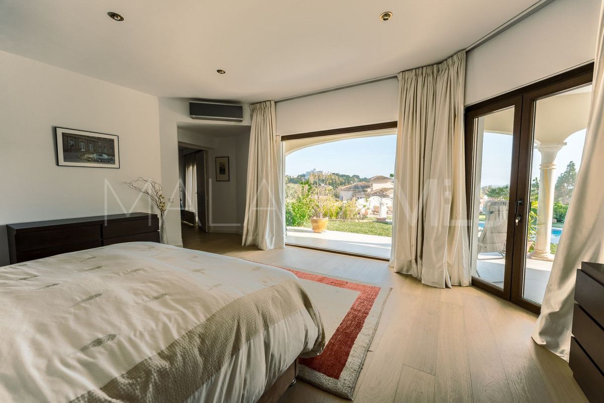 Villa for sale in Benahavis