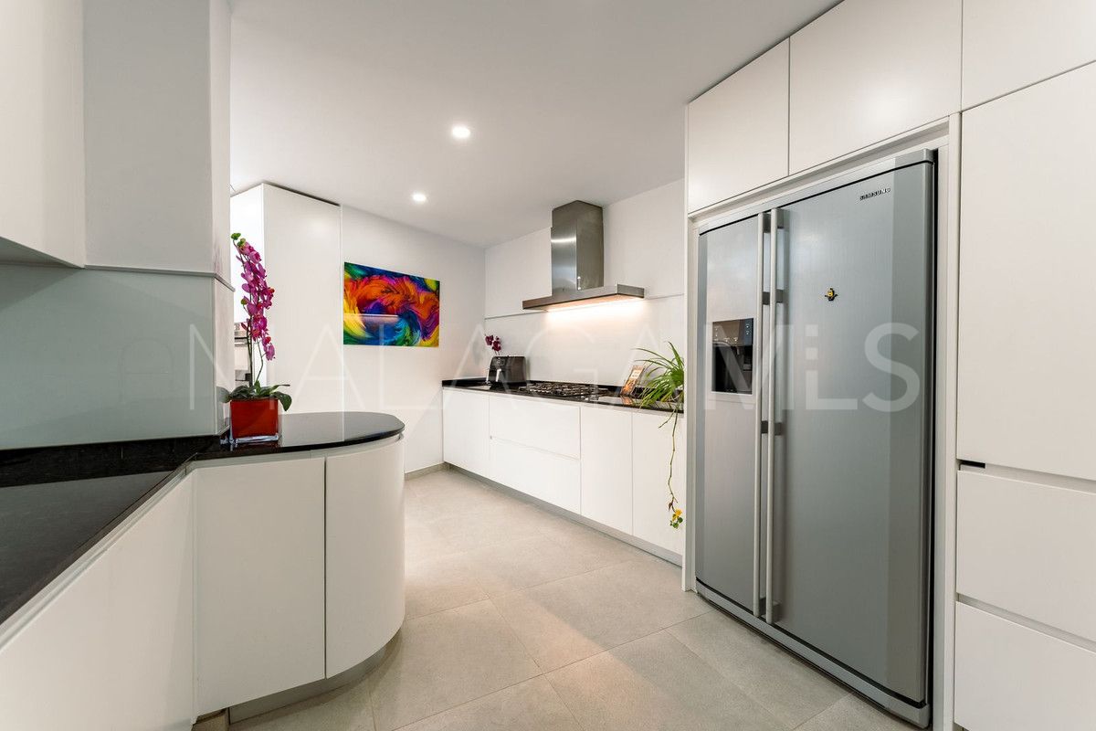 Villa for sale in Benahavis