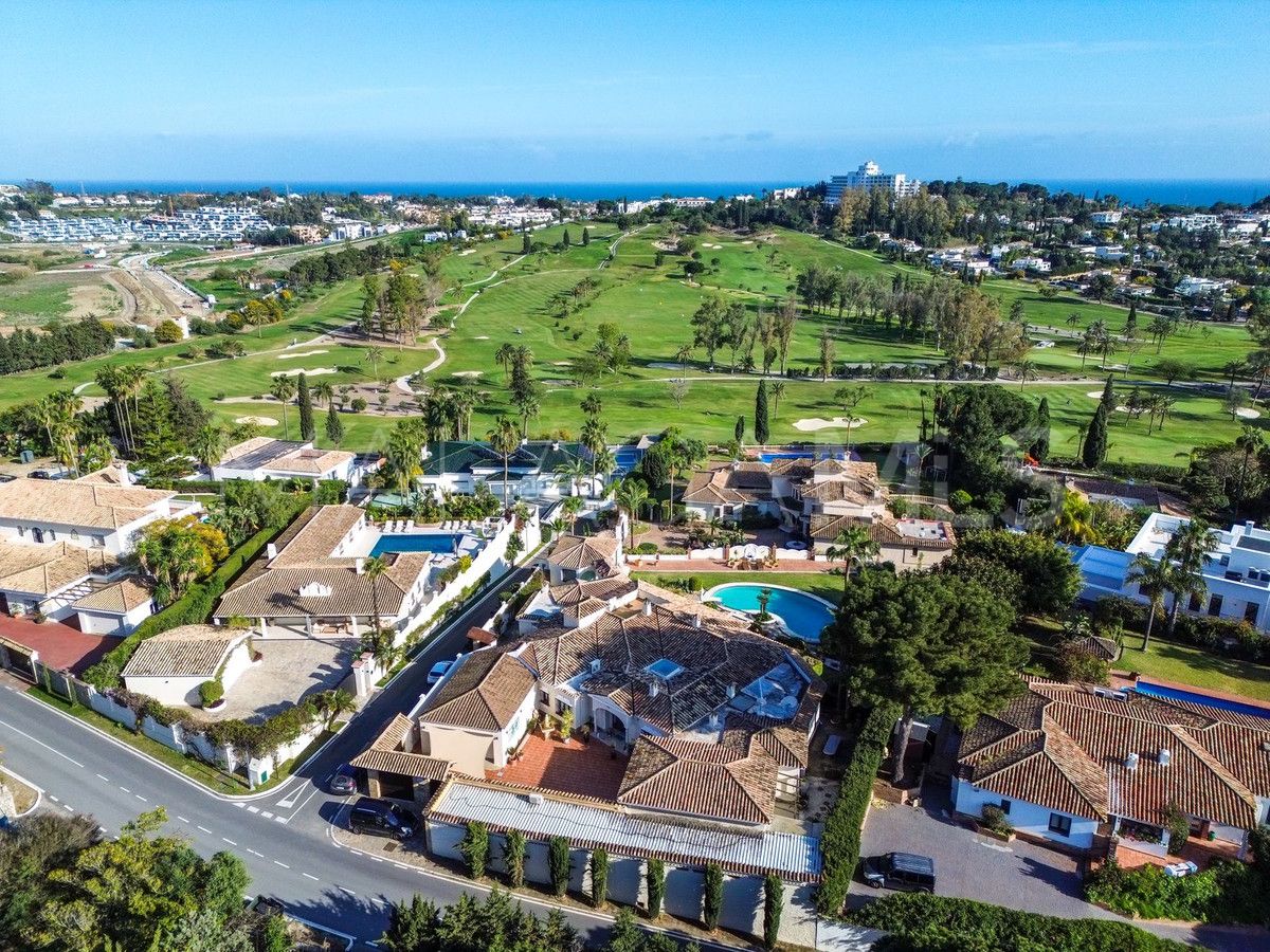 Villa for sale in Benahavis