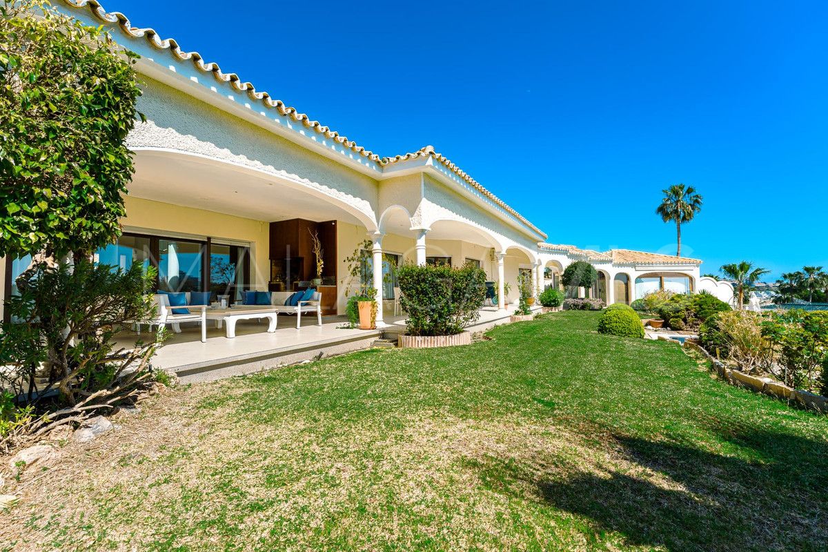 Villa for sale in Benahavis