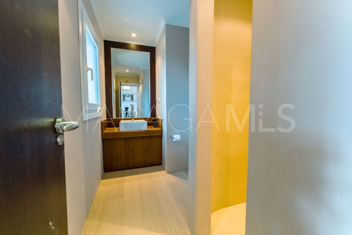 Villa for sale in Benahavis