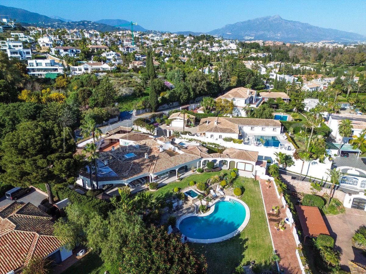 Villa for sale in Benahavis