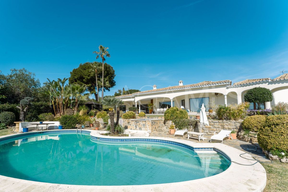 Villa for sale in Benahavis