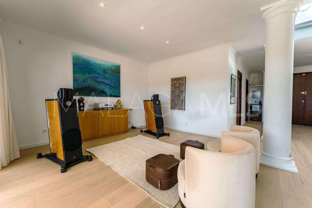 Villa for sale in Benahavis