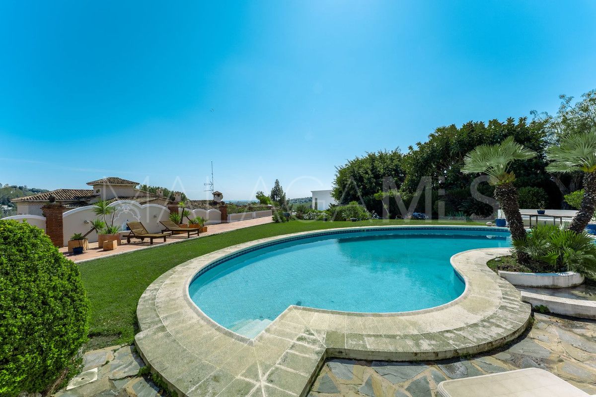 Villa for sale in Benahavis