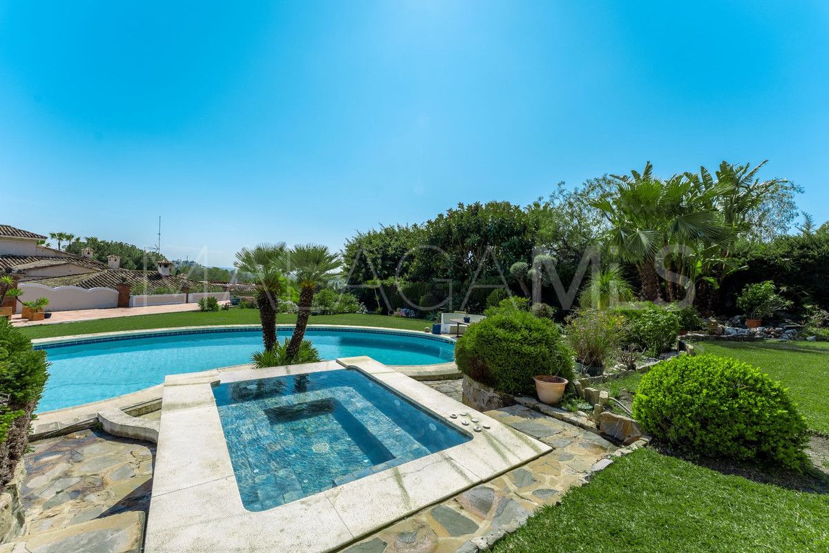 Villa for sale in Benahavis