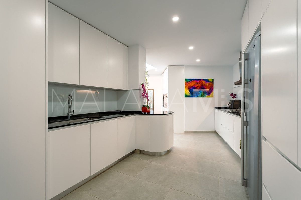 Villa for sale in Benahavis