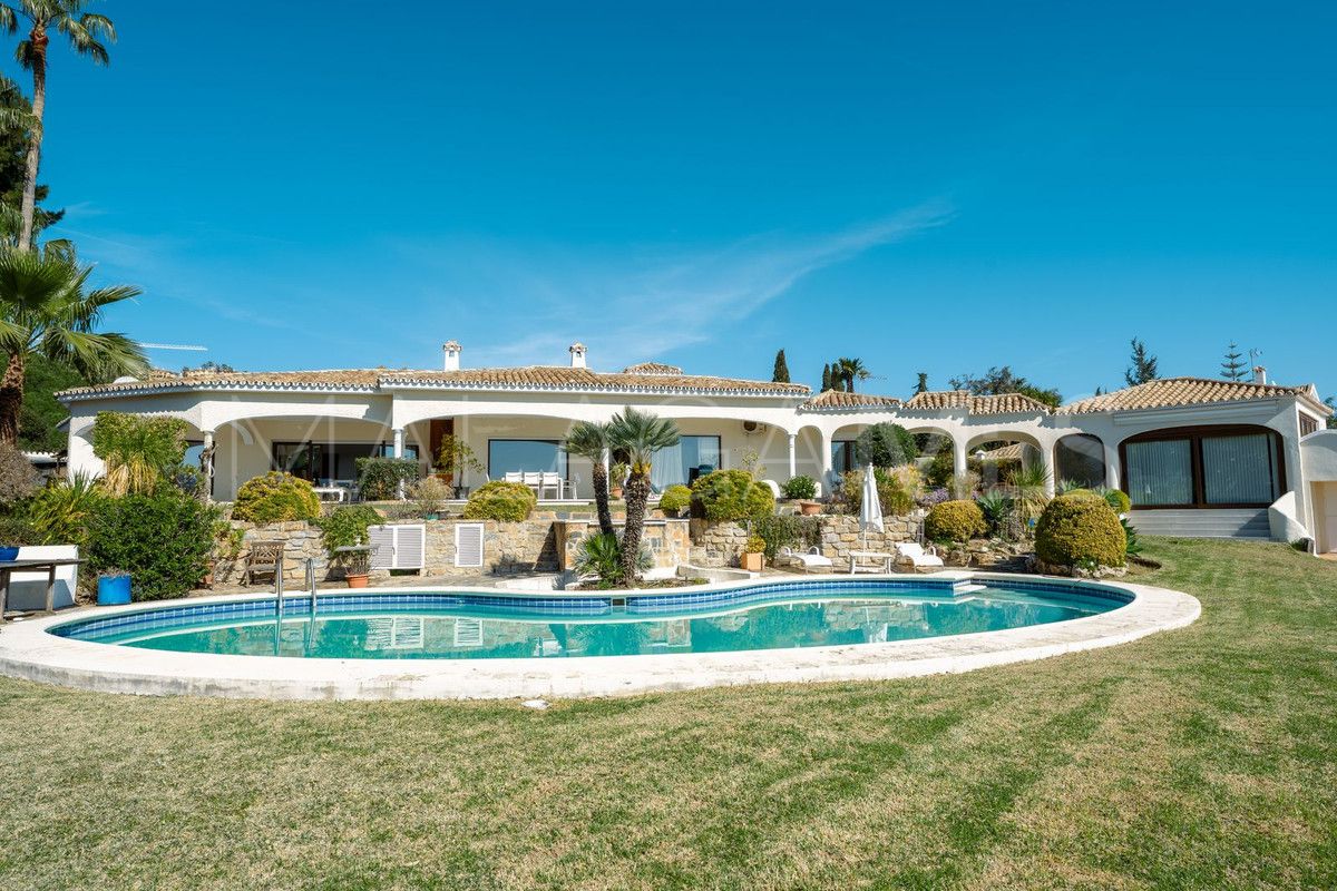 Villa for sale in Benahavis