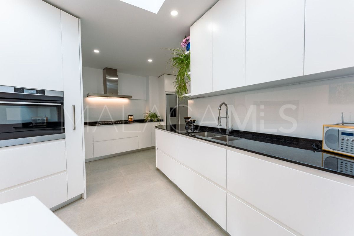 Villa for sale in Benahavis