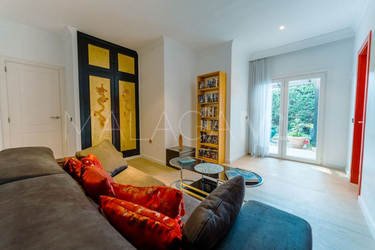 Villa for sale in Benahavis