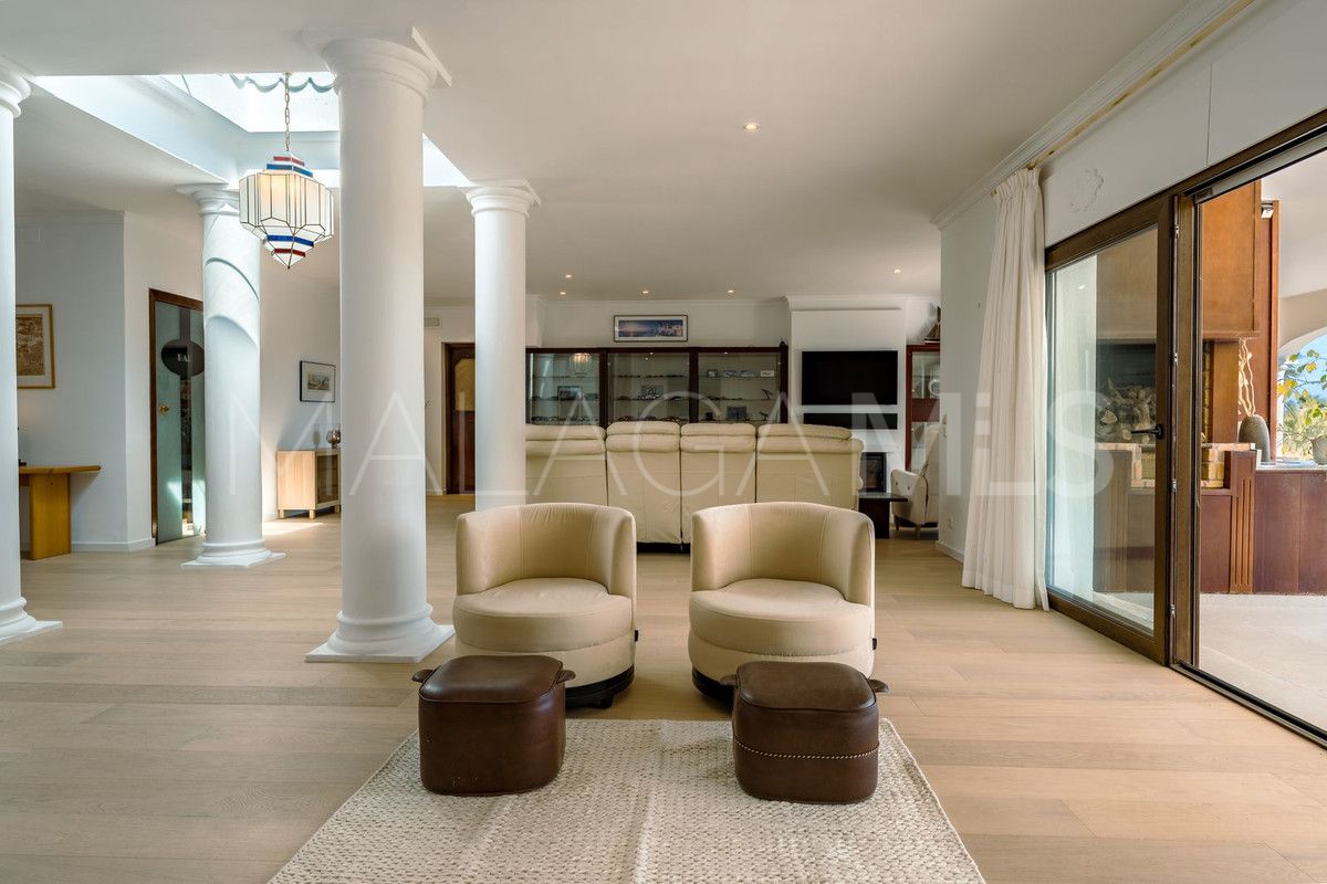Villa for sale in Benahavis