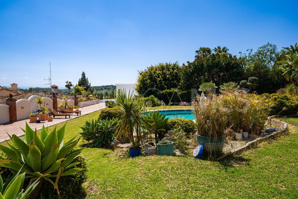 Villa for sale in Benahavis