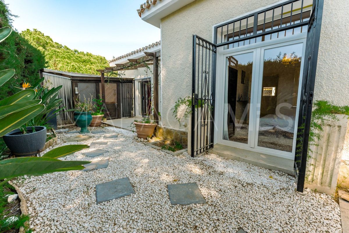 Villa for sale in Benahavis