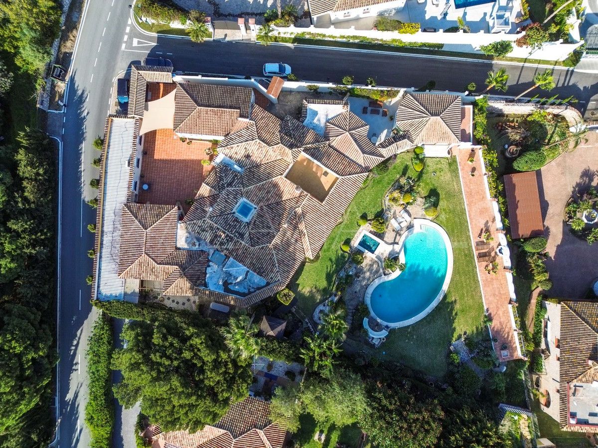 Villa for sale in Benahavis