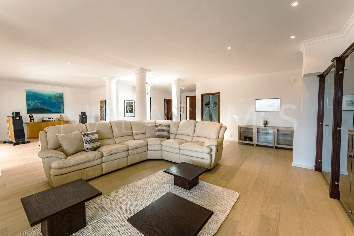 Villa for sale in Benahavis