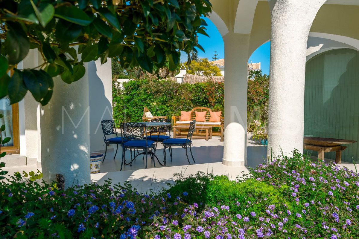 Villa for sale in Benahavis