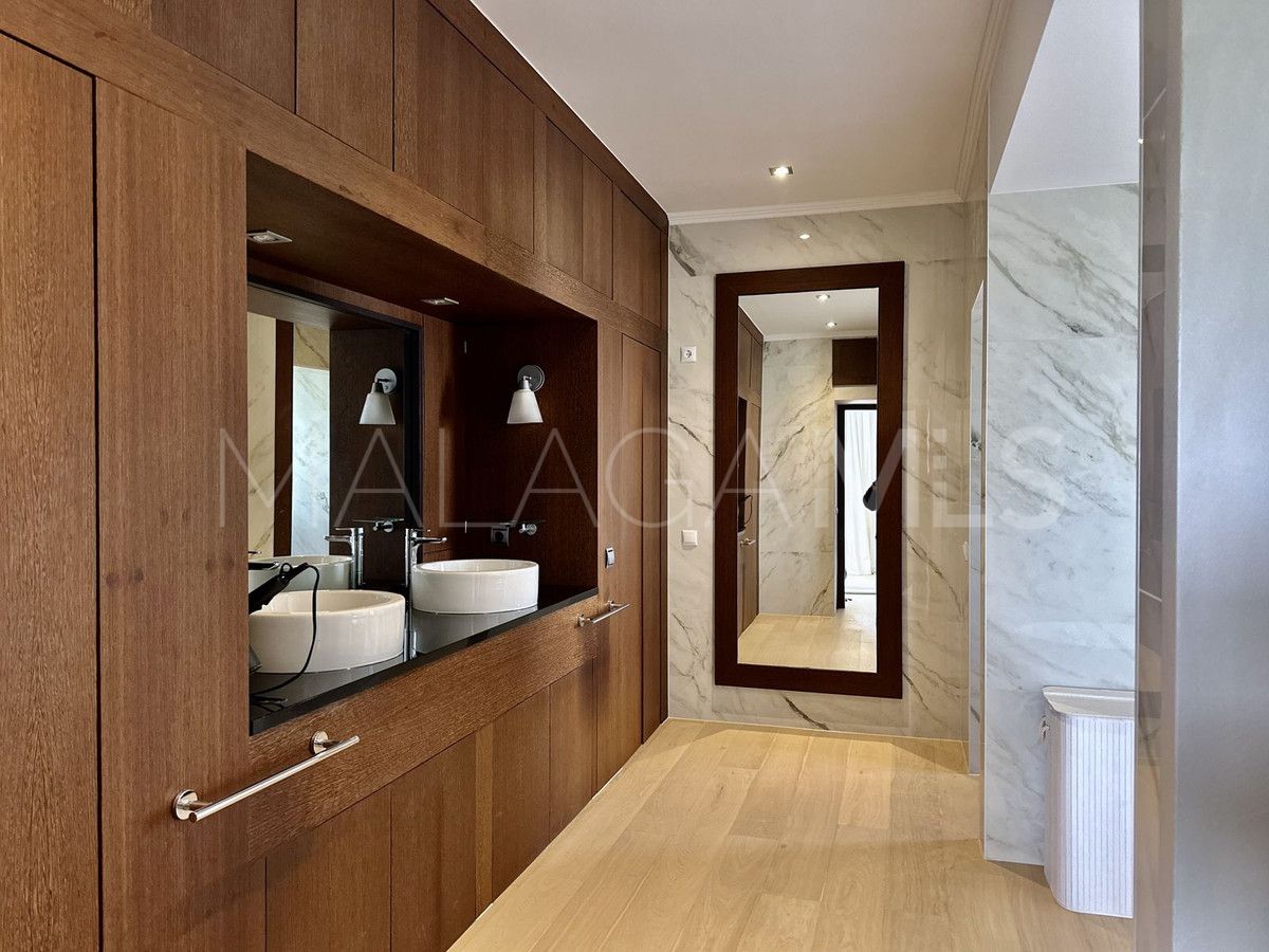 Villa for sale in Benahavis