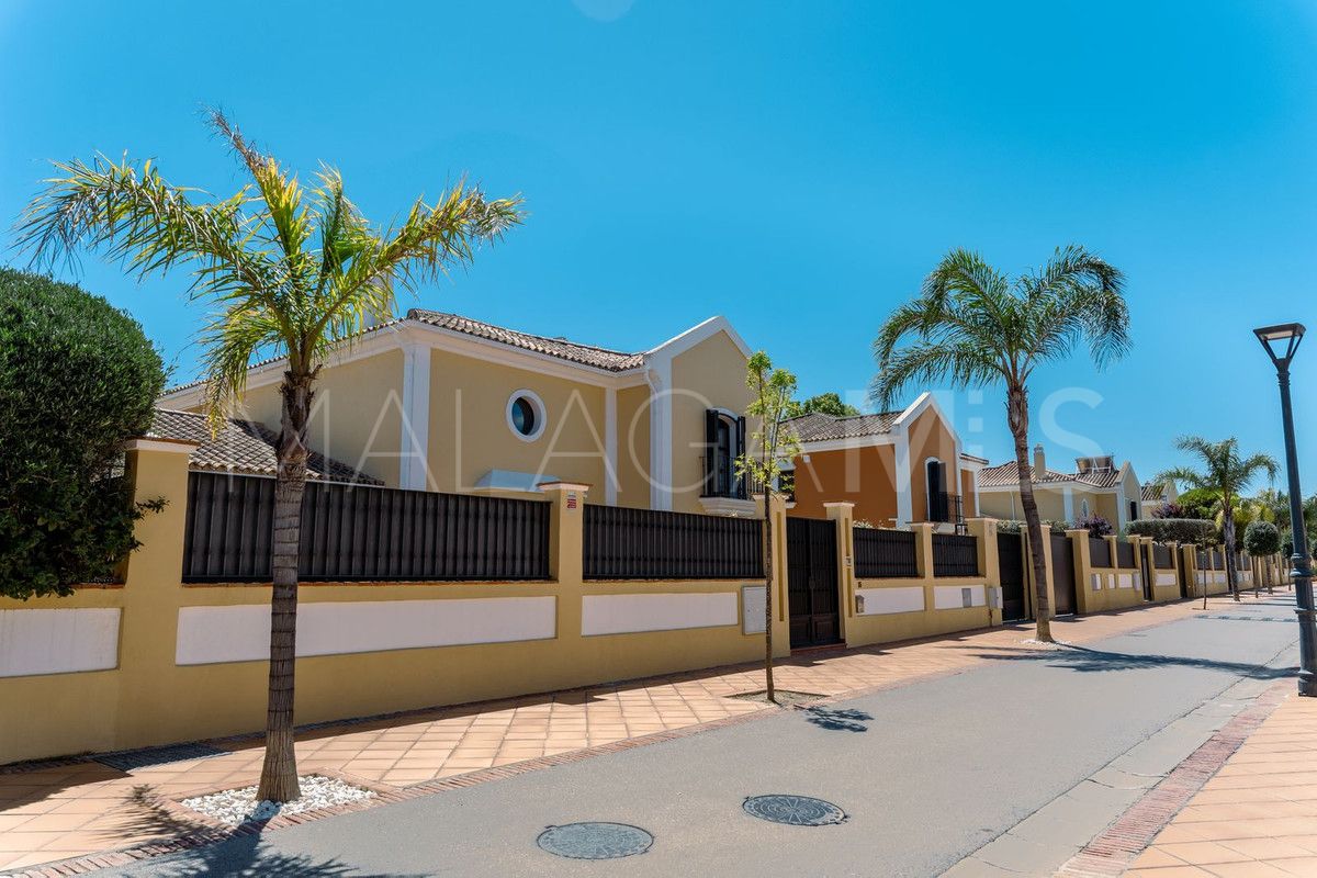 Villa for sale in Guadalmina Alta