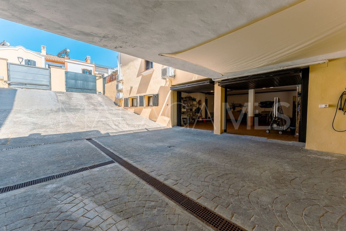 Villa for sale in Guadalmina Alta