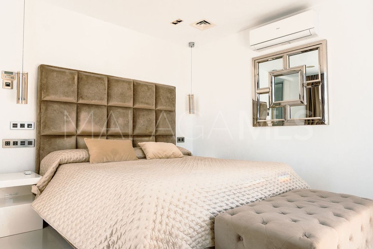 Villa for sale in Nueva Andalucia