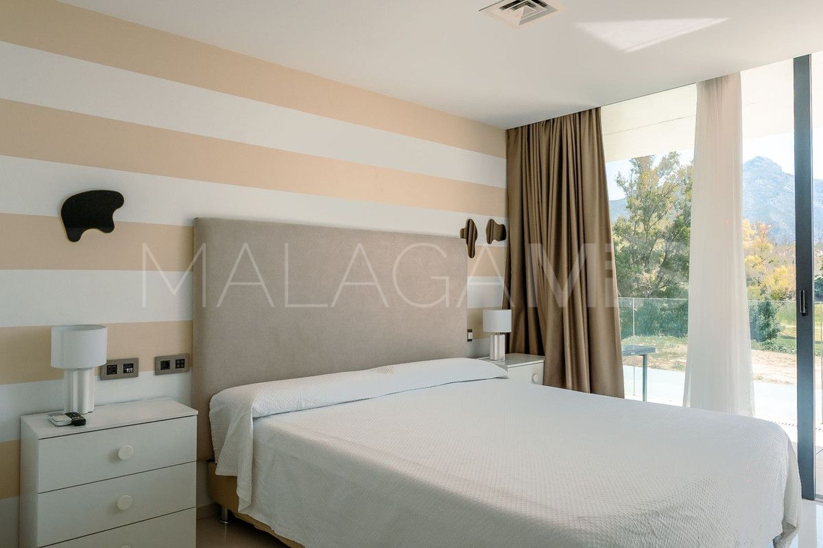 Villa for sale in Nueva Andalucia