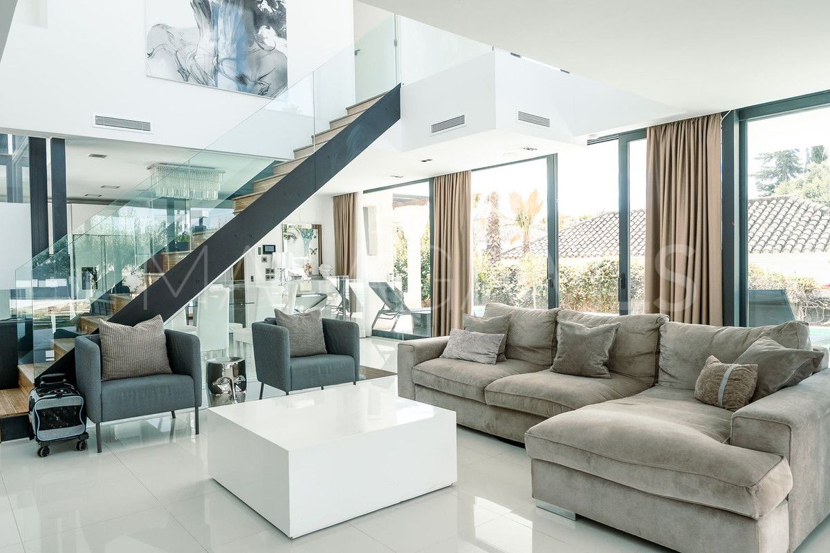 Villa for sale in Nueva Andalucia