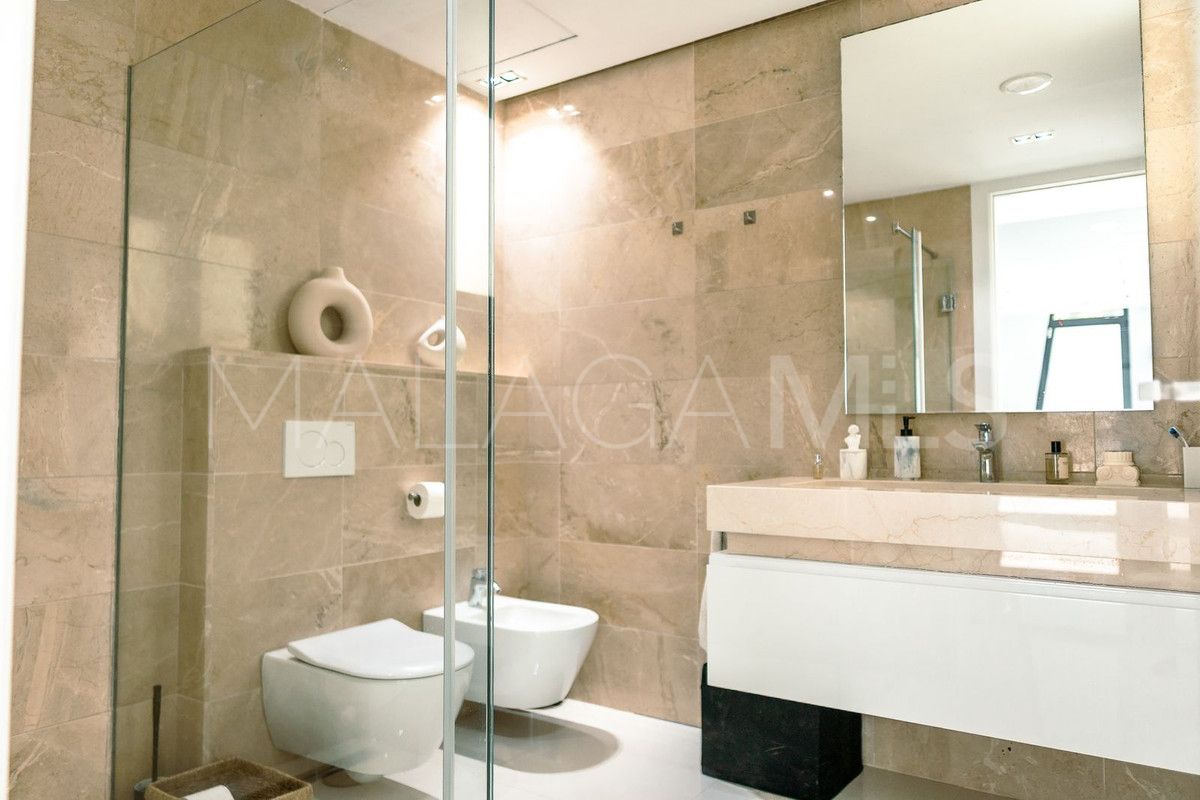 Villa for sale in Nueva Andalucia