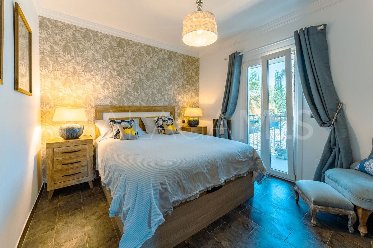 Villa for sale in El Padron