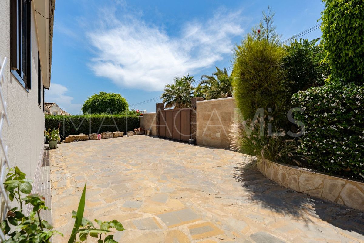 Villa for sale in El Padron