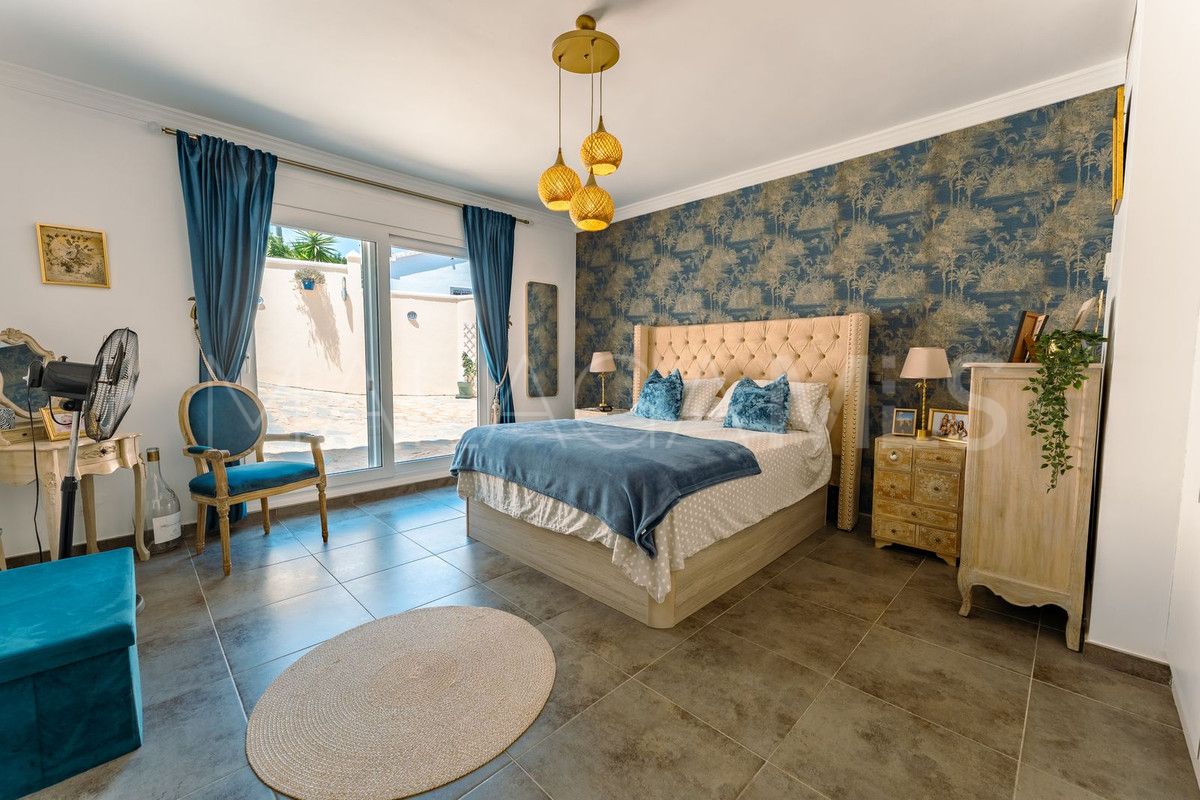 Villa for sale in El Padron