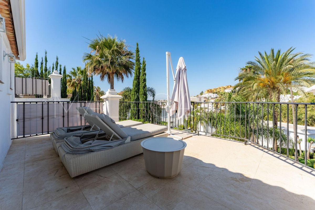 Villa with 4 bedrooms for sale in Selwo