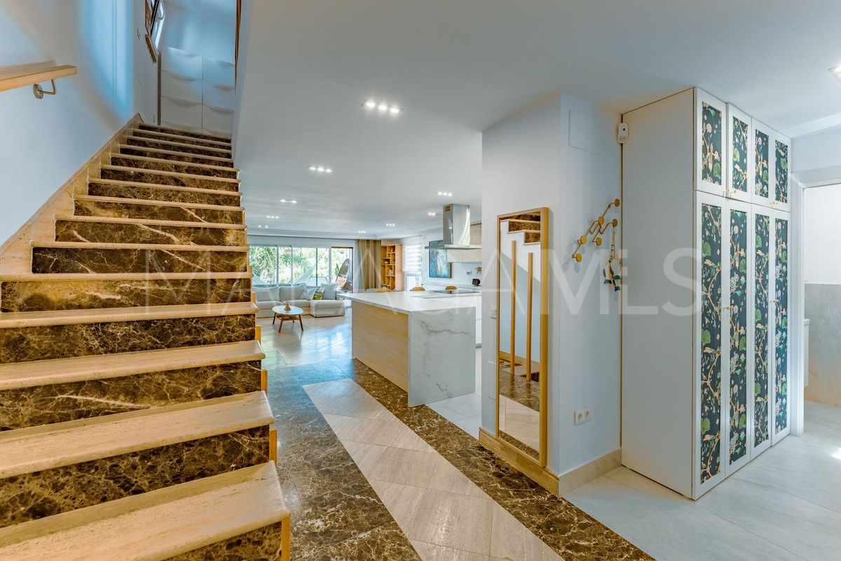 Villa with 4 bedrooms for sale in Selwo