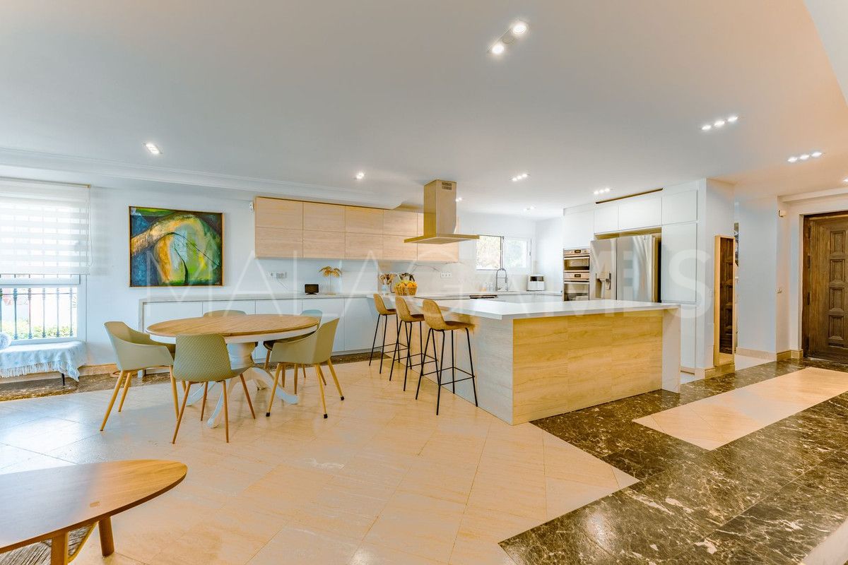 Villa with 4 bedrooms for sale in Selwo