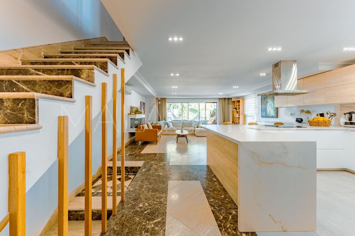 Villa with 4 bedrooms for sale in Selwo