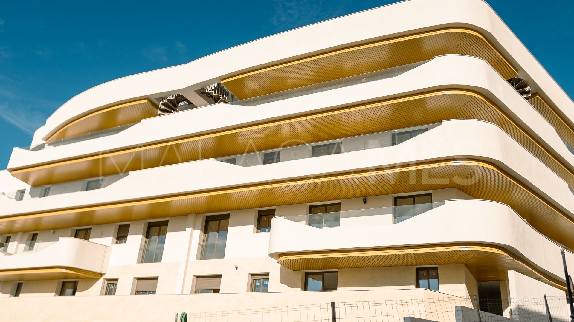 For sale duplex penthouse in Avda de Andalucia - Sierra de Estepona with 2 bedrooms