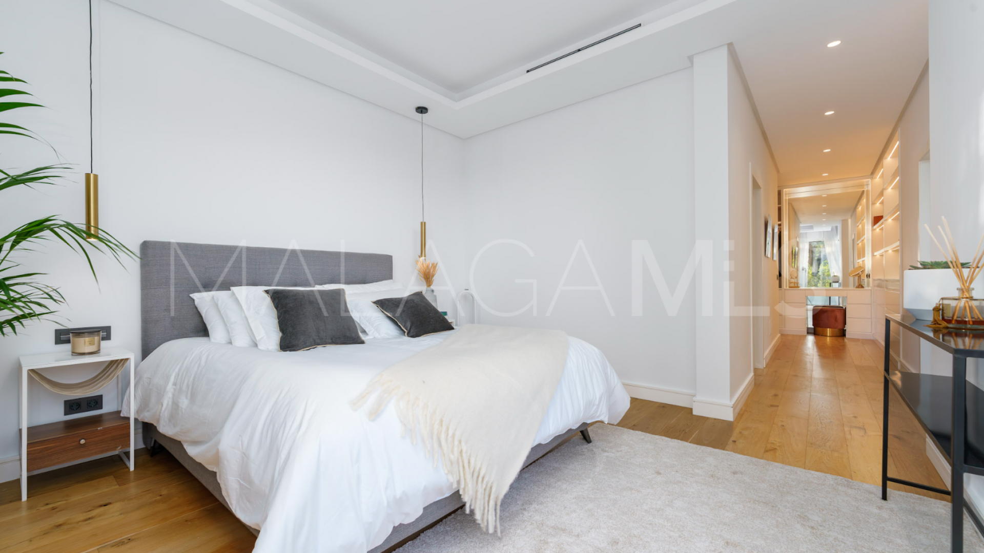5 bedrooms Nueva Andalucia villa for sale