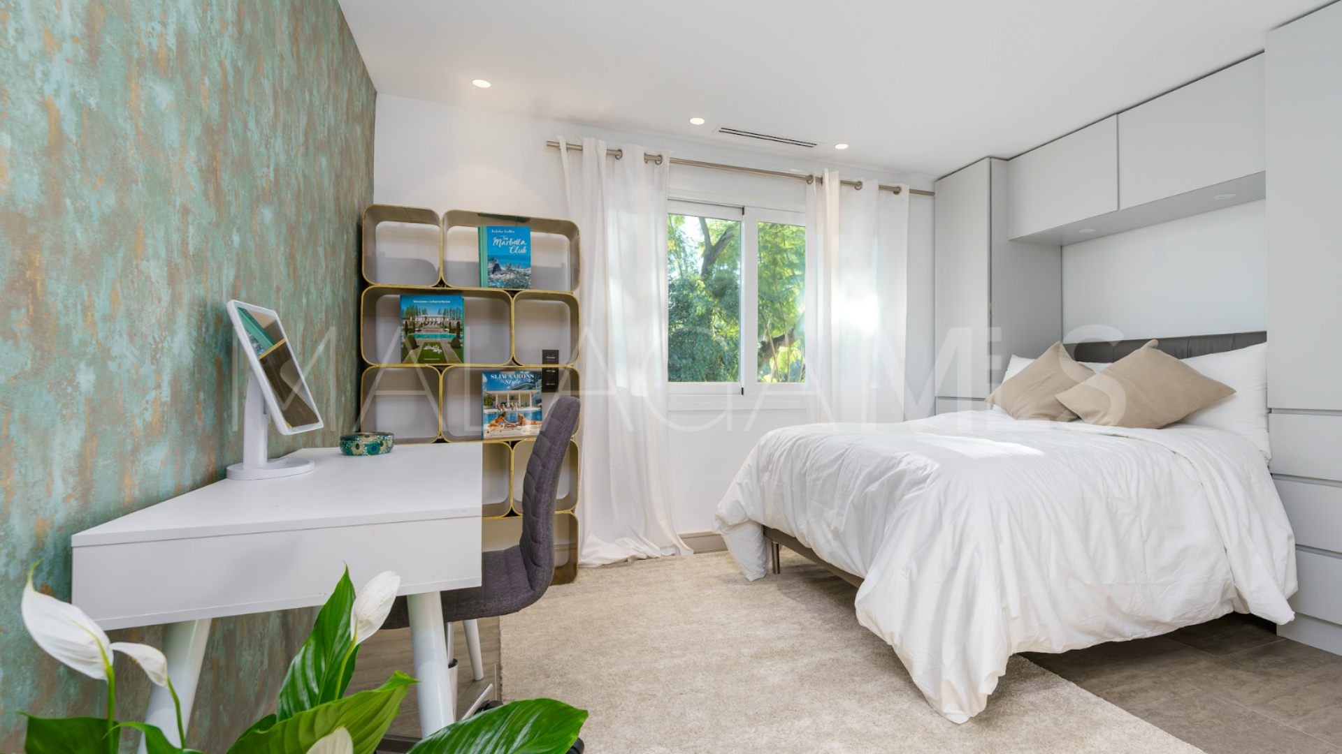 5 bedrooms Nueva Andalucia villa for sale