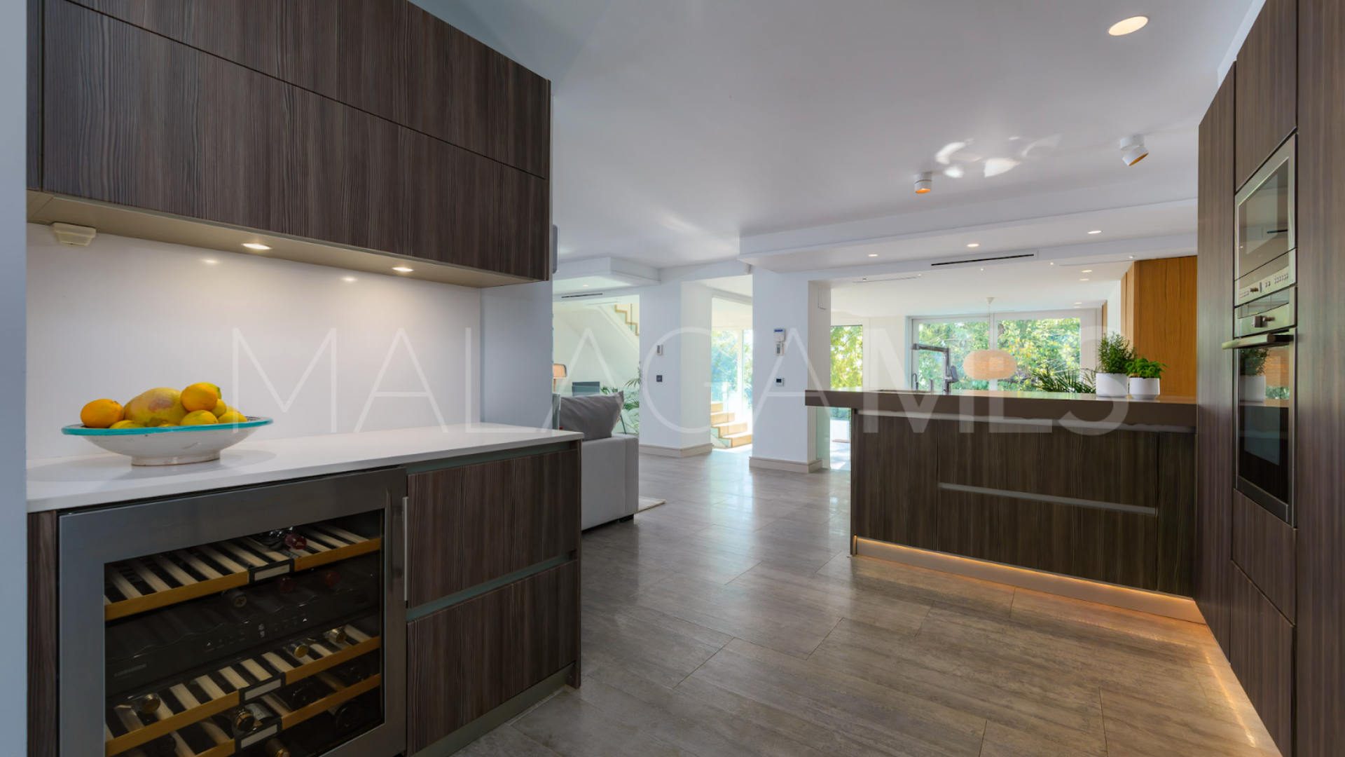 5 bedrooms Nueva Andalucia villa for sale