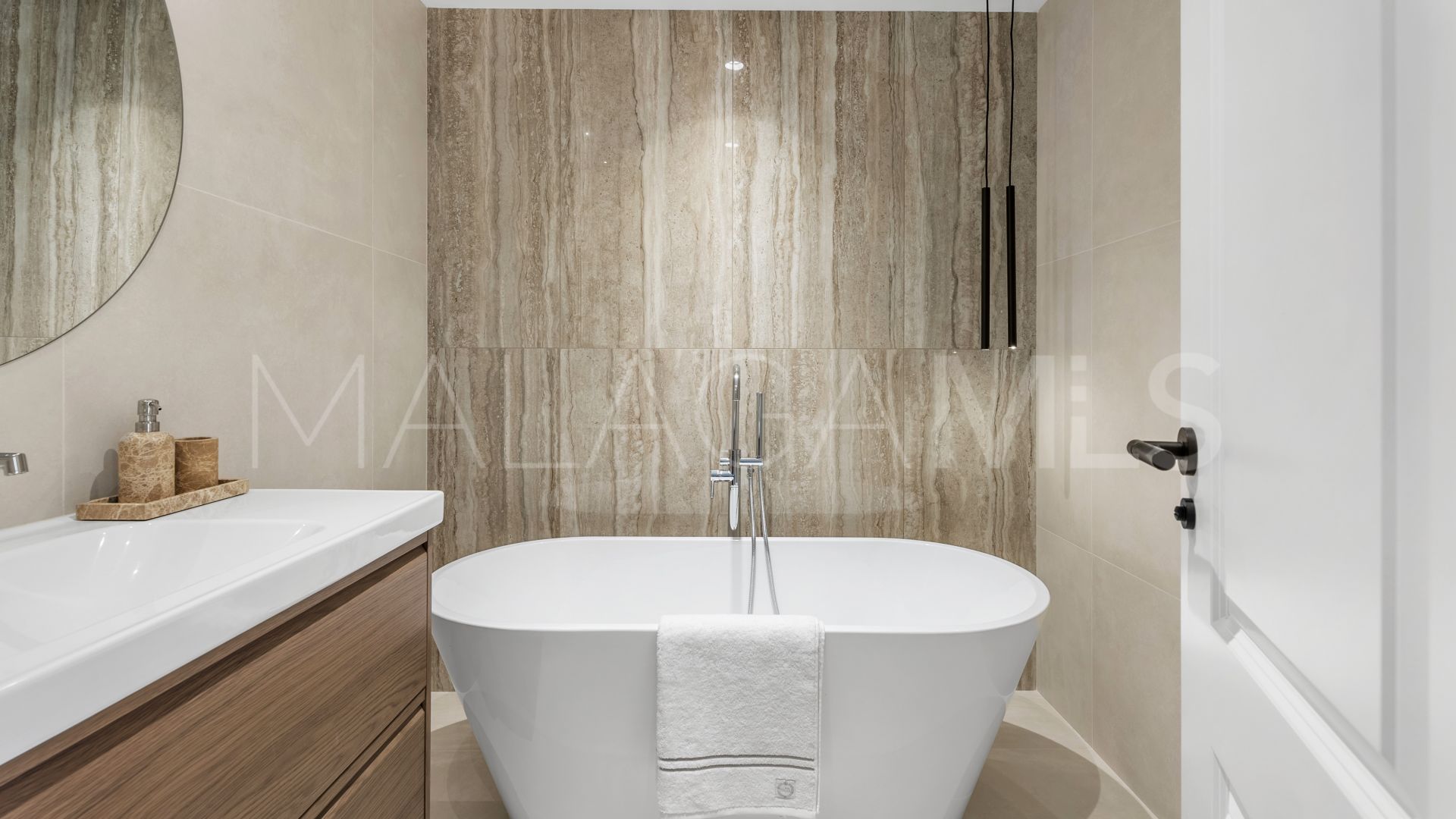 Buy Los Almendros apartment with 3 bedrooms