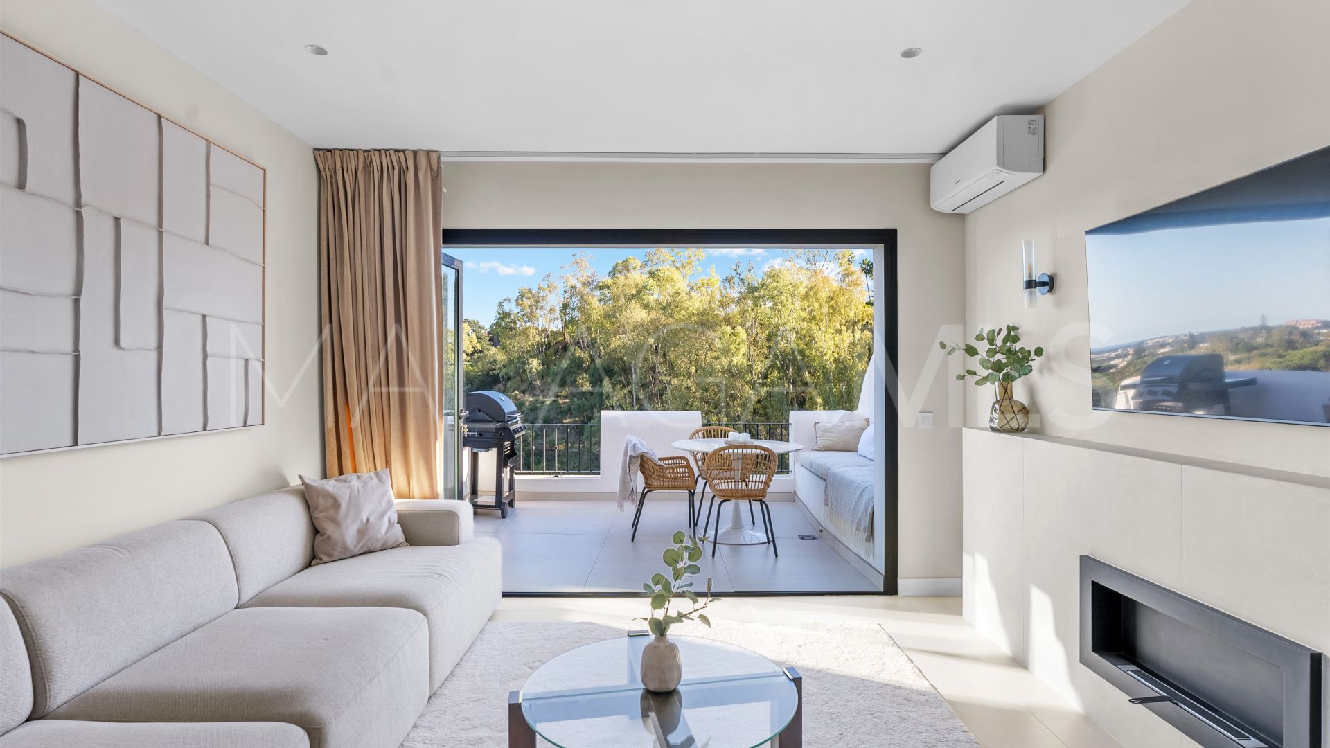 Buy Los Almendros apartment with 3 bedrooms