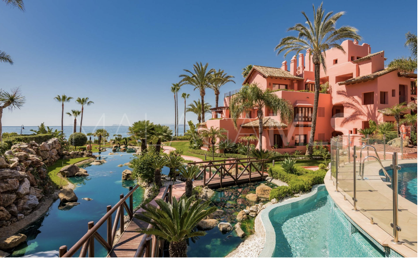Erdgeschosswohnung for sale in Beach Side New Golden Mile
