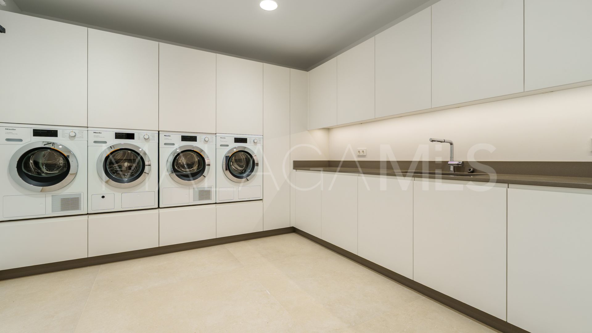 Villa a la venta in The Hills with 5 bedrooms