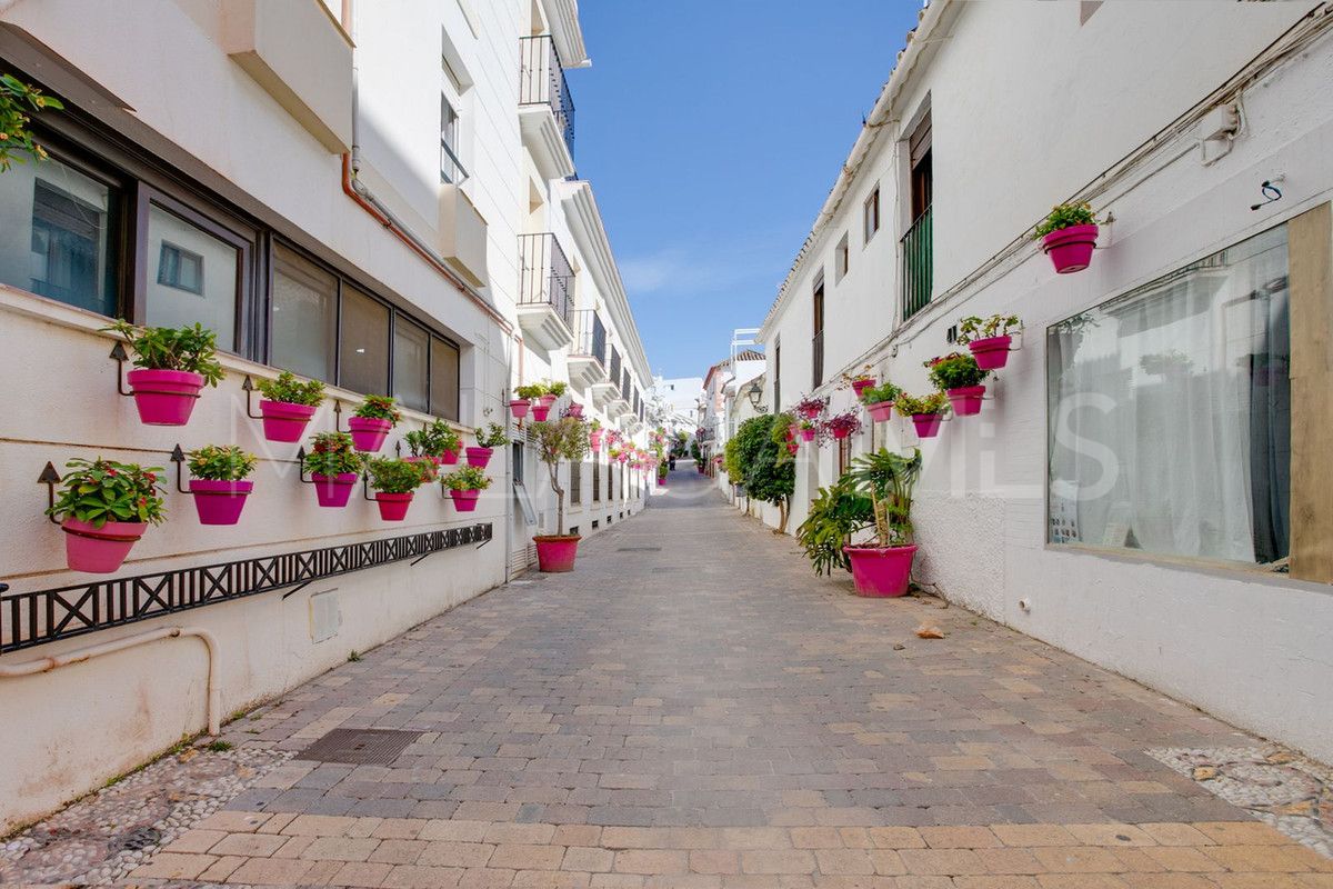 Bottenvåningslägenhet for sale in Estepona Stad