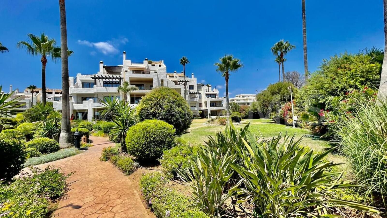 Se vende apartamento planta baja in Estepona