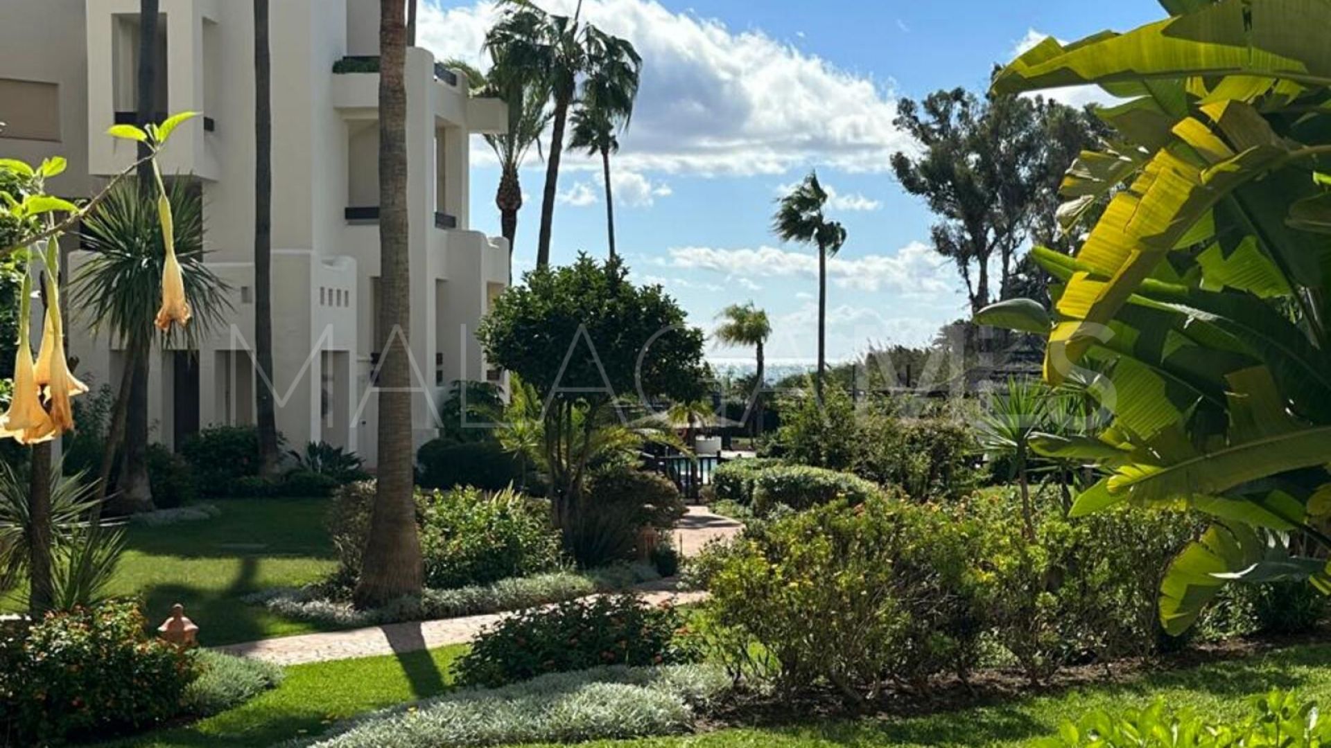 Se vende apartamento planta baja in Estepona