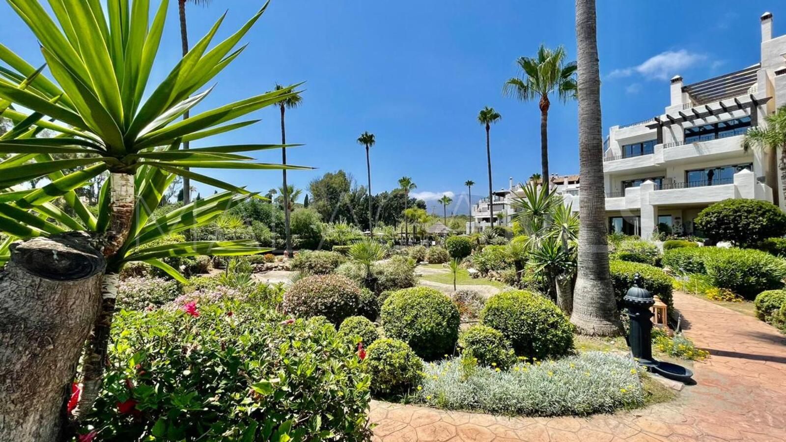 Se vende apartamento planta baja in Estepona