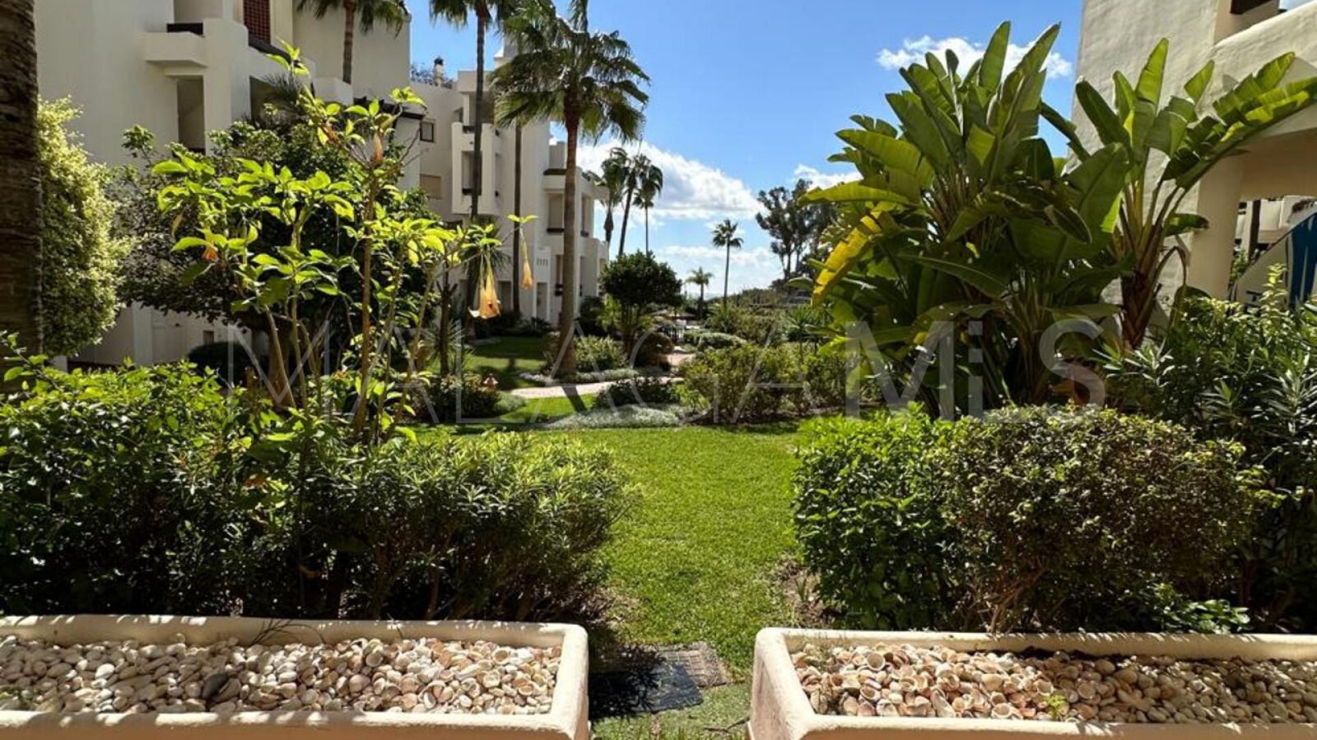 Se vende apartamento planta baja in Estepona