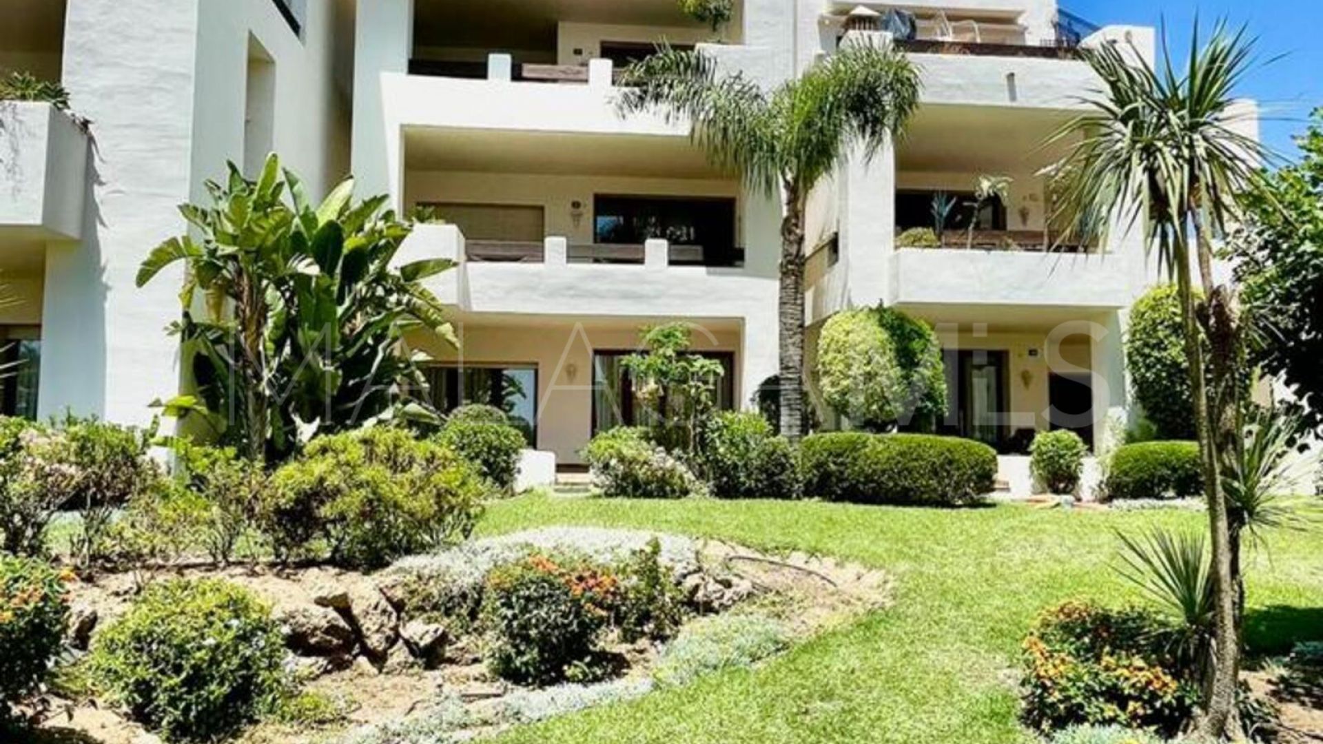 Se vende apartamento planta baja in Estepona