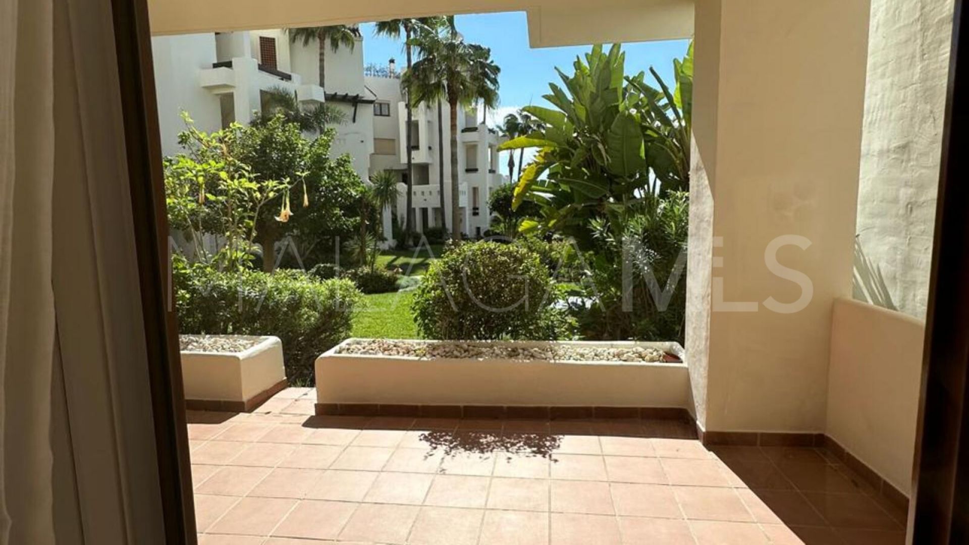 Se vende apartamento planta baja in Estepona